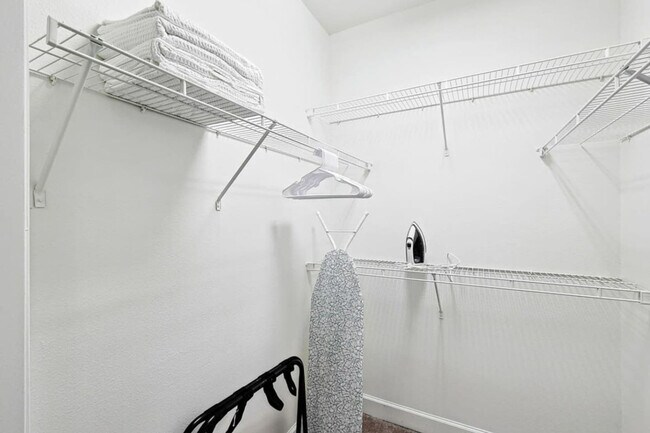 Building Photo - 5752 Town and Country Blvd