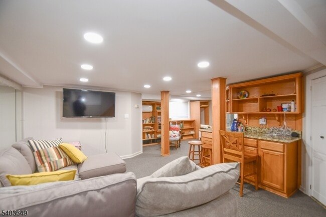 Building Photo - 11 Morris Ct