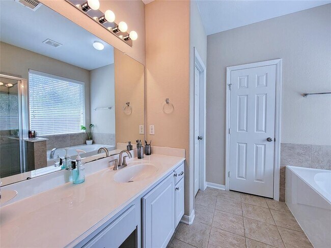 Building Photo - 17110 Tupelo Garden Cir