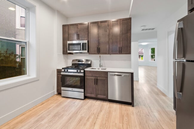 Building Photo - 1921 W Summerdale Ave