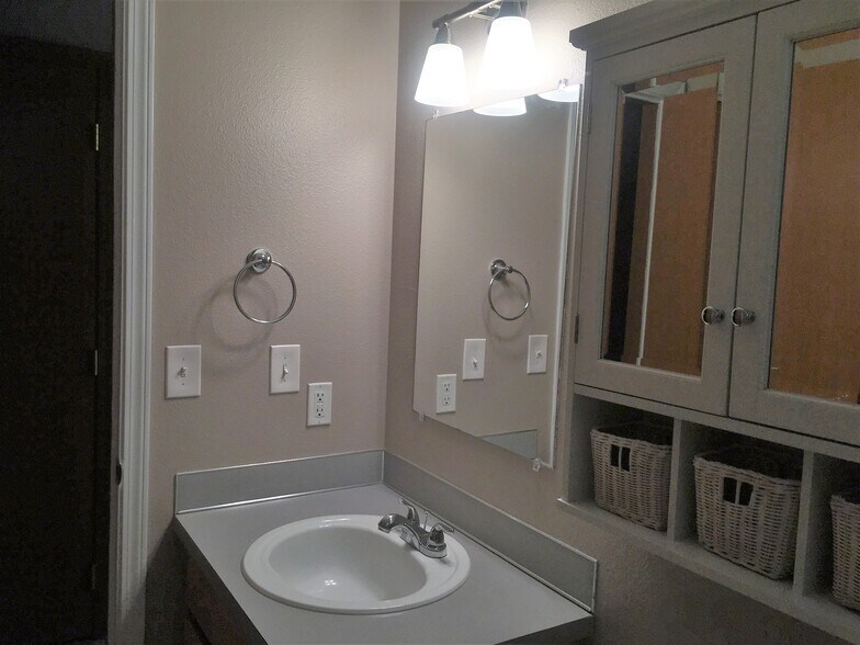 Building Photo - 3715 70th Ave NW