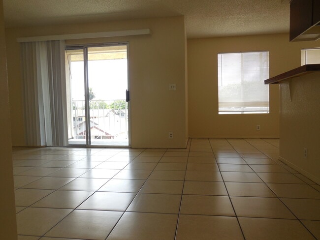 Building Photo - 839 Gaviota Ave