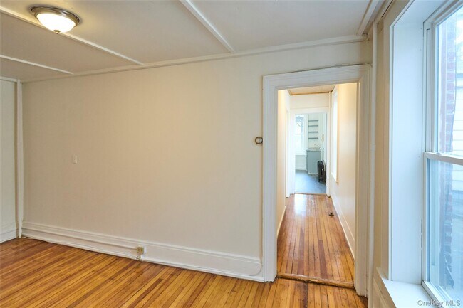 Building Photo - 457 Main St