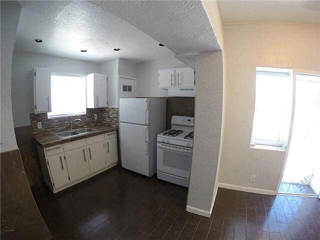 Building Photo - 8903 Old County Dr