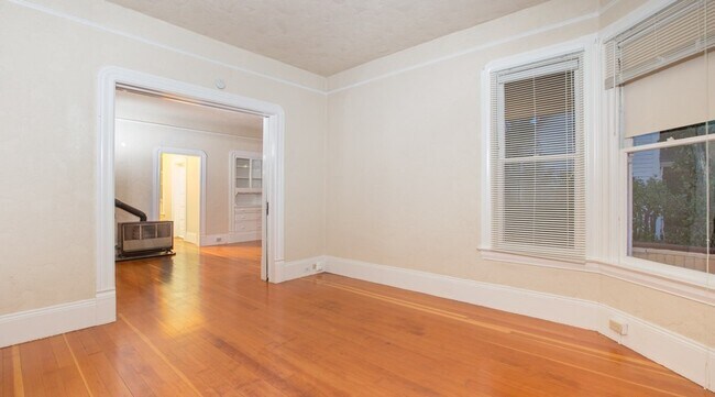 Building Photo - 313 Tucker St