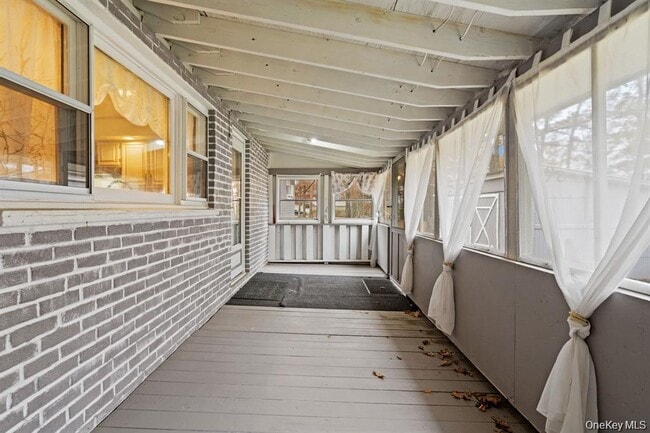 Building Photo - 7 Red Top Rd