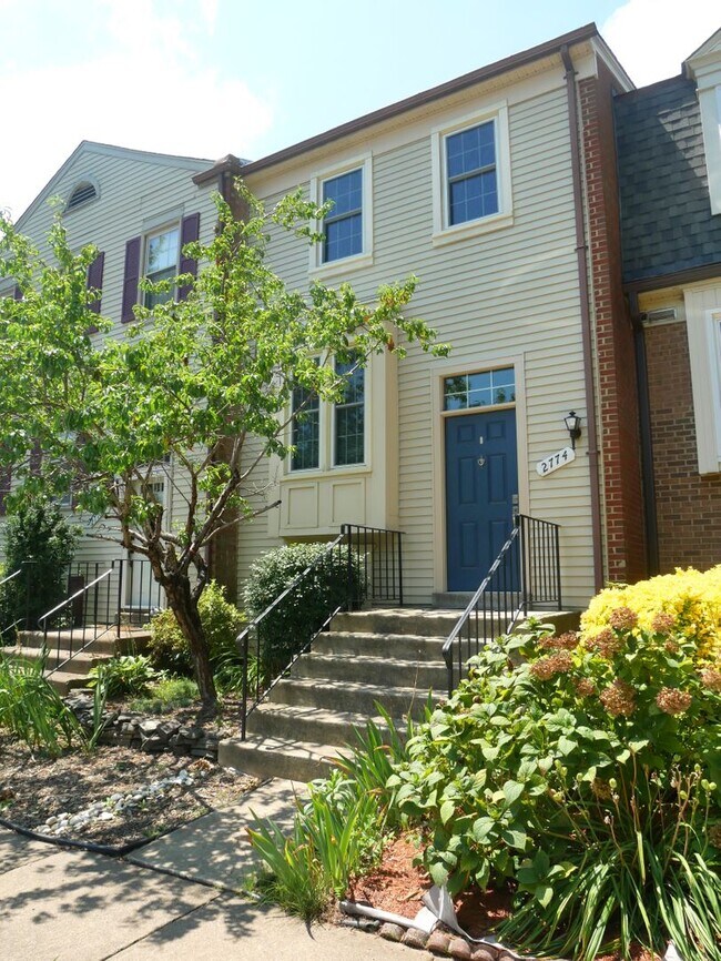 Building Photo - 2774 Grovemore Ln