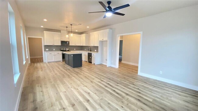 Building Photo - Remodeled 5 bedroom home in Mcloud!