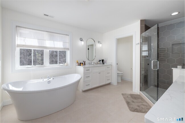 Building Photo - 112 Stallion Dr