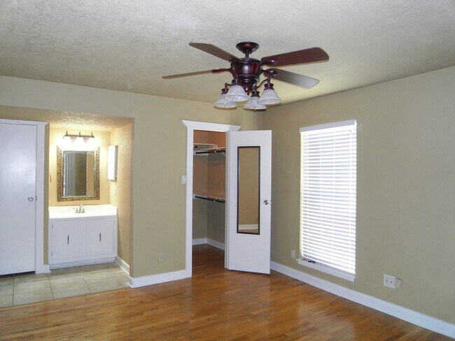 Building Photo - 14911 Wunderlich Dr