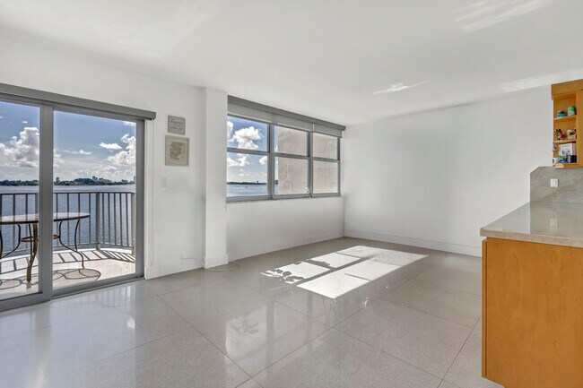 Building Photo - 11930 N Bayshore Dr