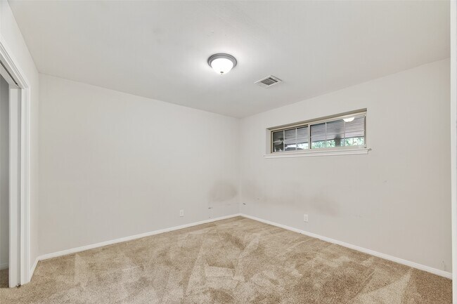 Building Photo - 1810 Indian Shores Rd