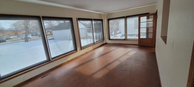 Building Photo - 24 S Pine St