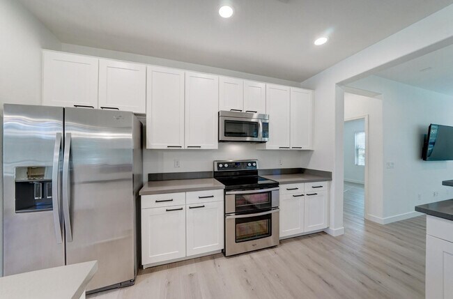 Building Photo - 5550 N 16th St