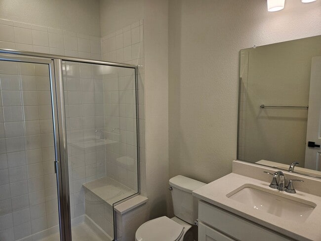 Building Photo - 5 Bed 3.5 Bath Home with a park and Commun...