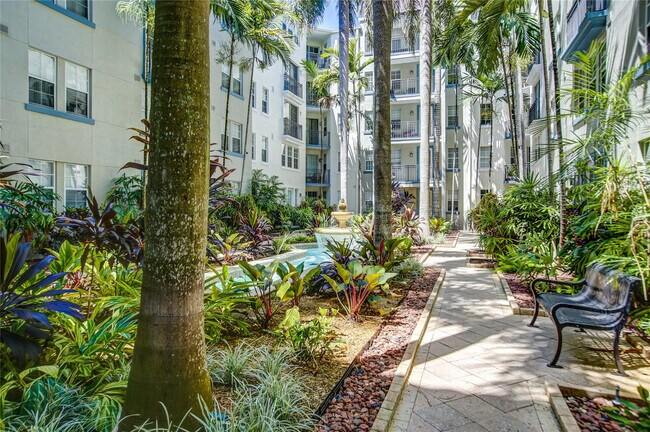 Building Photo - 533 NE 3rd Ave