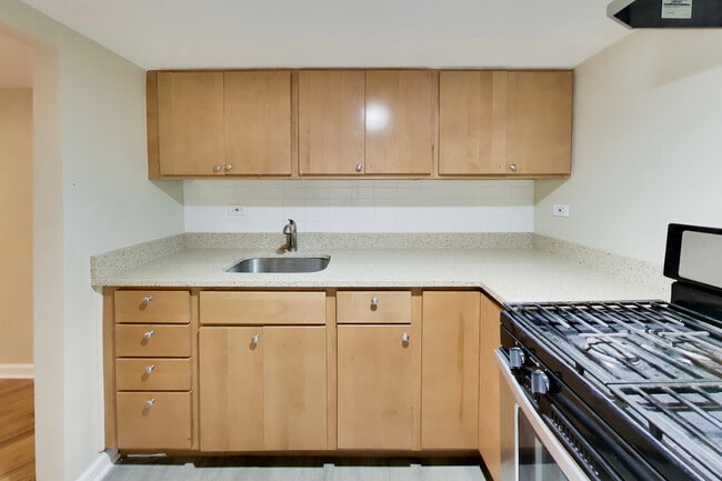 Building Photo - 4614 N Springfield Ave