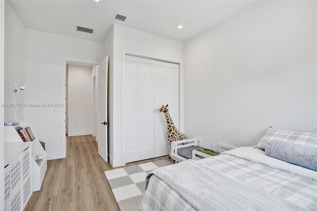 Building Photo - 7759 SW 99th St