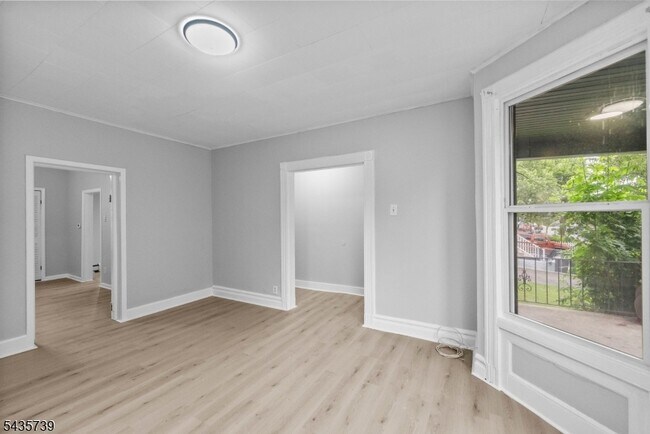 Building Photo - 318 N 7th St