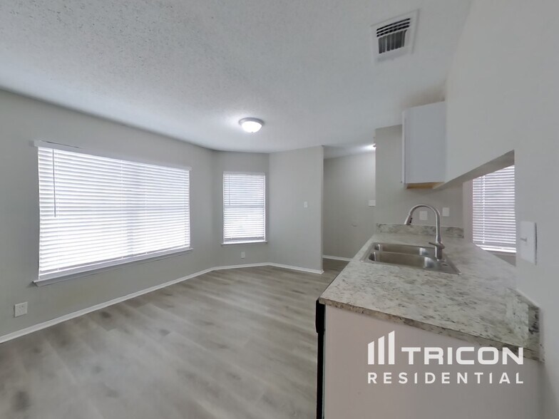 Building Photo - 4111 Sunrise Crest Dr