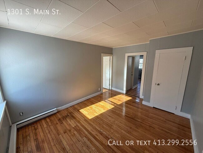 Building Photo - 1301 S Main St