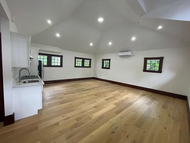 Building Photo - 41 Summer St