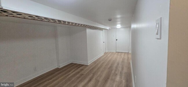 Building Photo - 843 E Price St