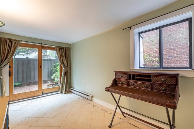 Building Photo - 54 Trowbridge St