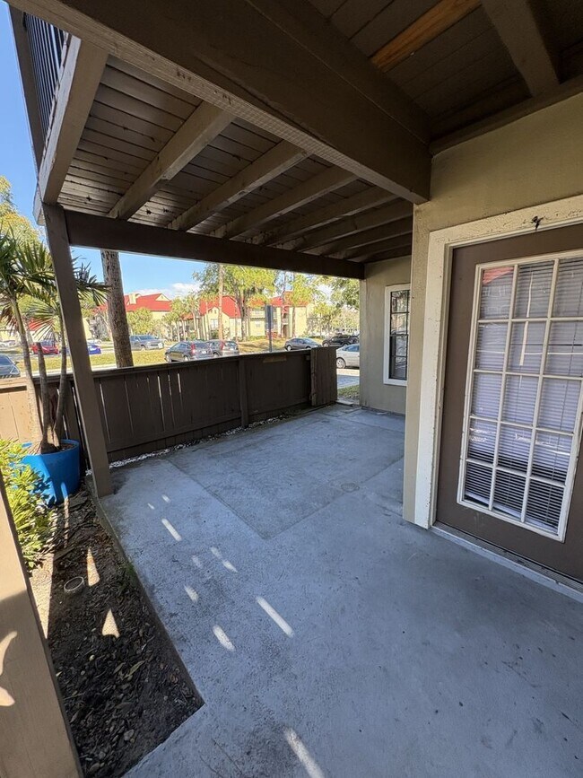 Building Photo - 1st floor unit with fire place and large patio