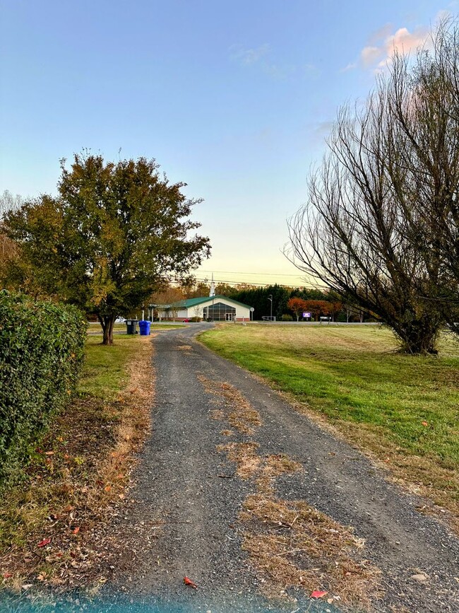 Building Photo - Rustic Farmhouse in Port Tobacco