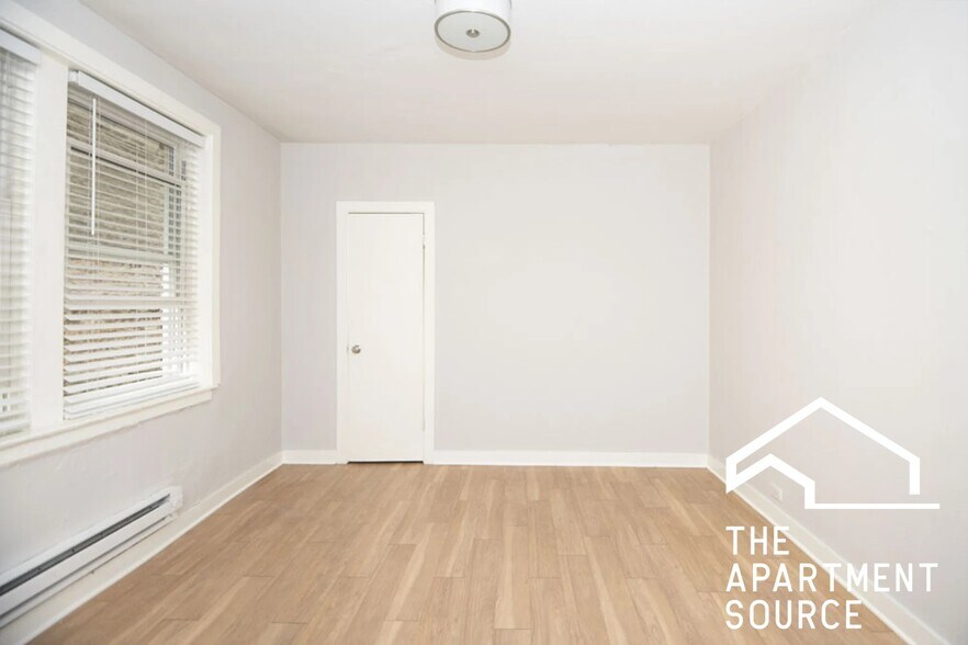 Building Photo - 511 W Belmont Ave