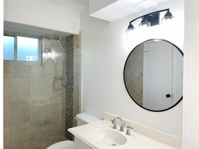 Building Photo - 7718 Royal Ln