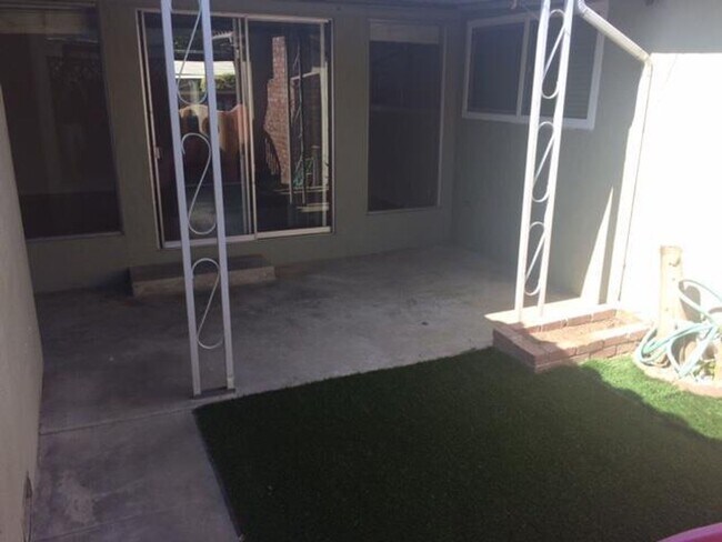 Building Photo - Great Updated Sunnyvale Home Near Tech Com...