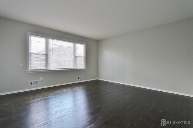 Building Photo - 516-520-520 Hamilton Blvd