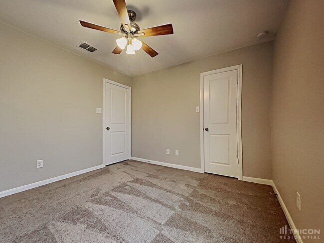 Building Photo - 1214 Cres View Dr