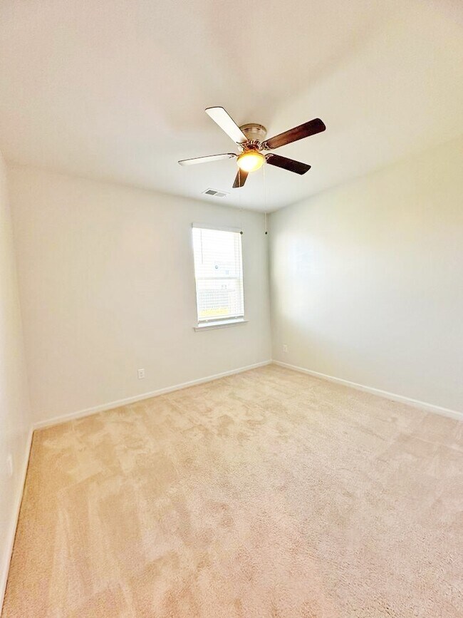 Building Photo - 163 Hogan Dr