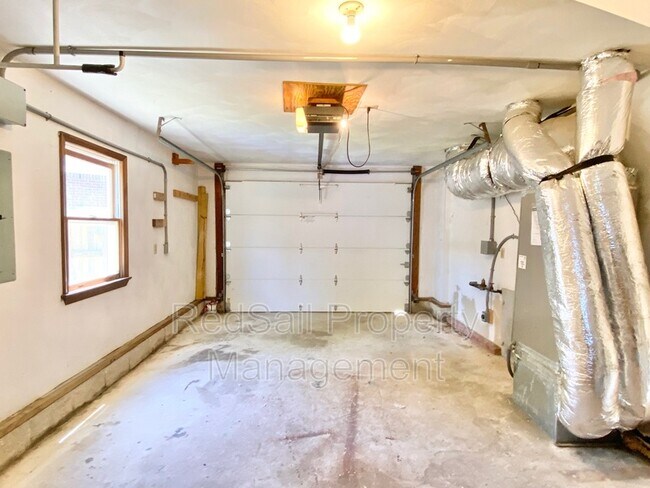 Building Photo - 802 Tiverton Pl