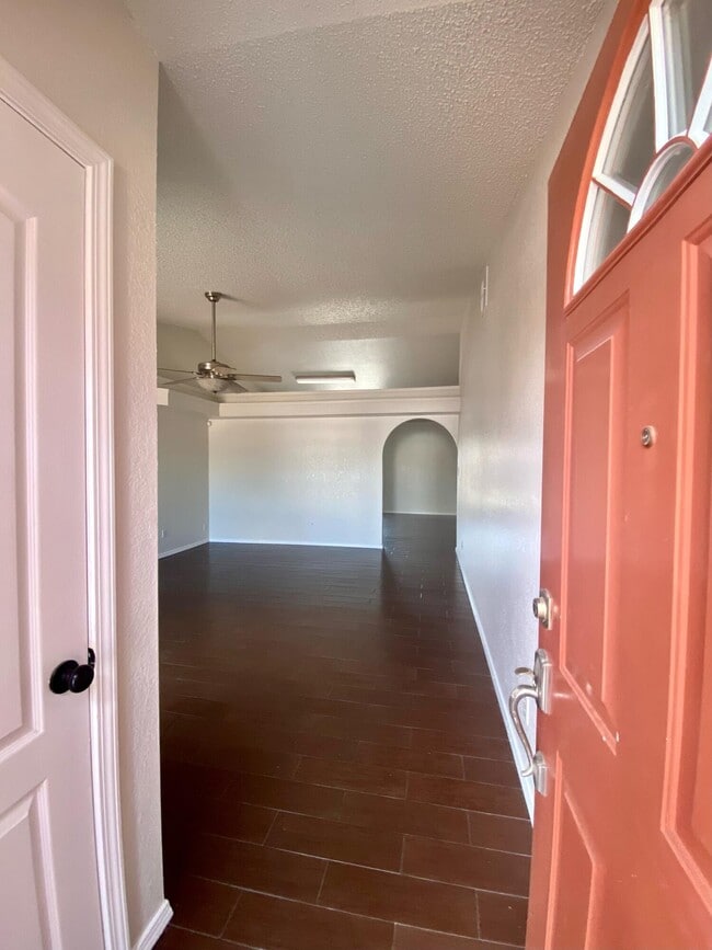 Building Photo - 3303 Almedia Pl