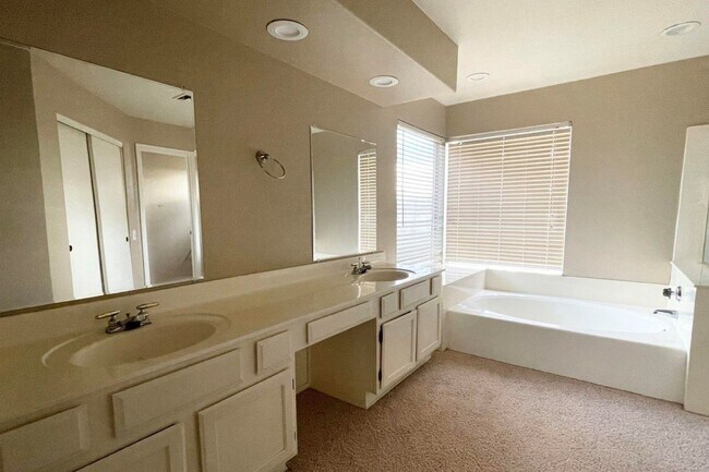 Building Photo - 11417 W Sage Ct