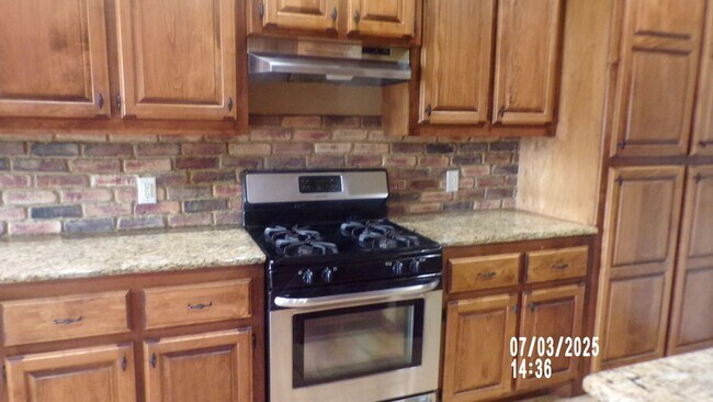 Building Photo - Fantastic home located in Eastlake Addition