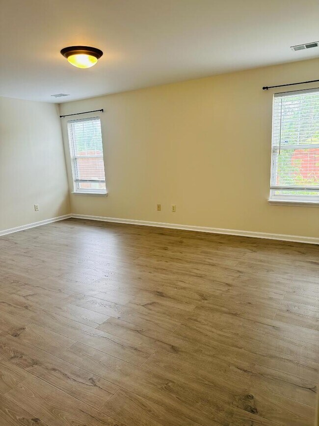 Building Photo - 4404 Walnut Creek Dr