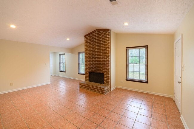 Building Photo - Magnolia Drive Duplex