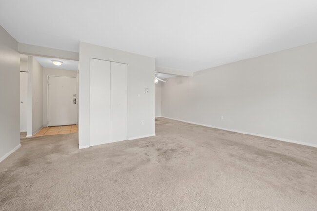 Building Photo - 43 Olcott Dr