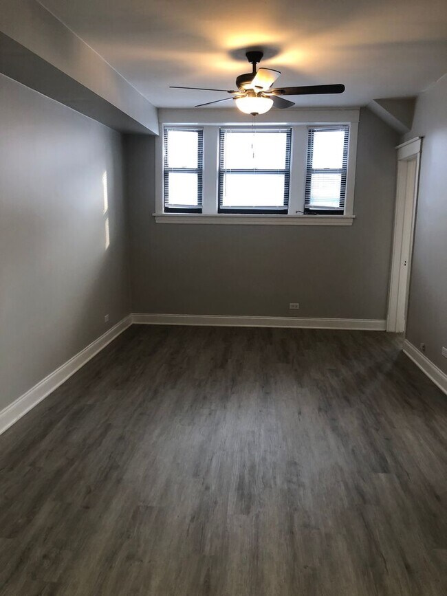 Building Photo - 3614 N. Paulina-3614-G