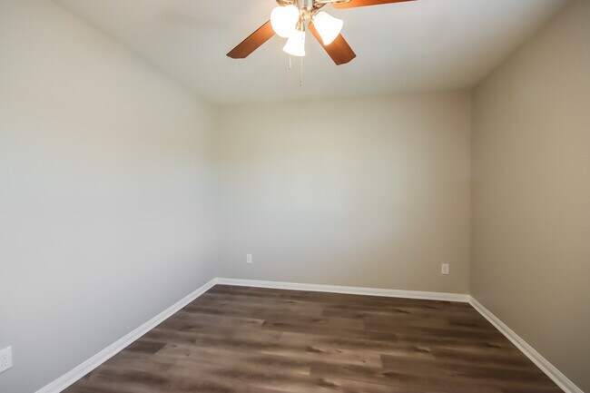 Building Photo - 261 Kellyn Ct