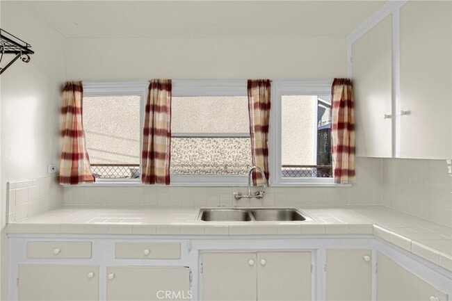 Building Photo - 959 W 17th St