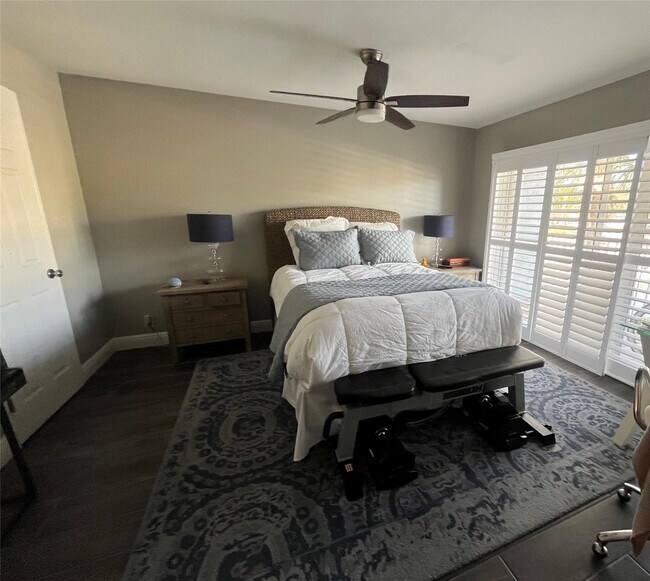 Building Photo - 2113 NE 44th St