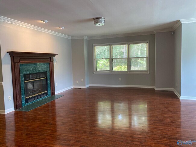 Building Photo - 203 Glenridge Ct SW