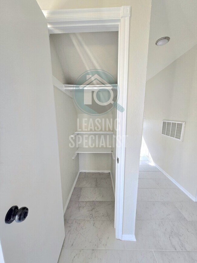 Building Photo - West Norman 2 Bed 1.5 Bath Fully Remodeled...