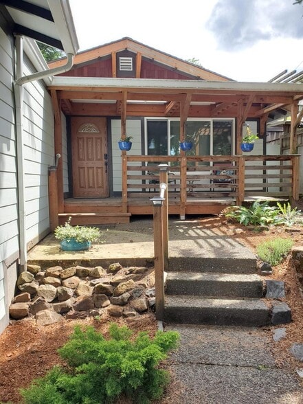 Building Photo - 312 S Nebraska St